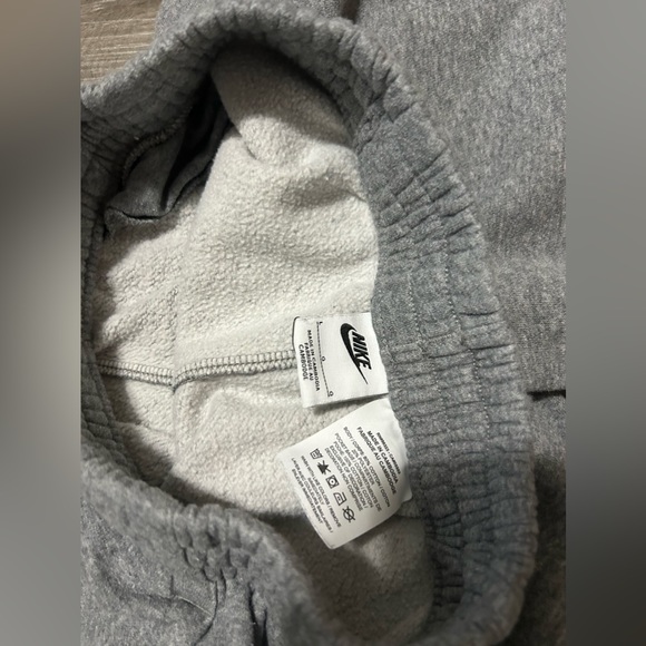 Nike Sweatpants - Picture 3 of 3